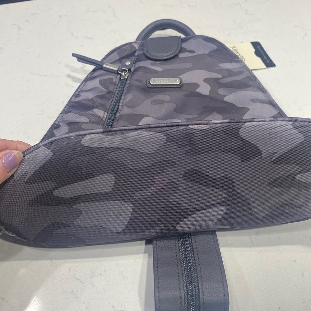 🤍🖤🆕Baggallini MM Metro Backpack, Dark Gray Camo - Picture 3 of 10